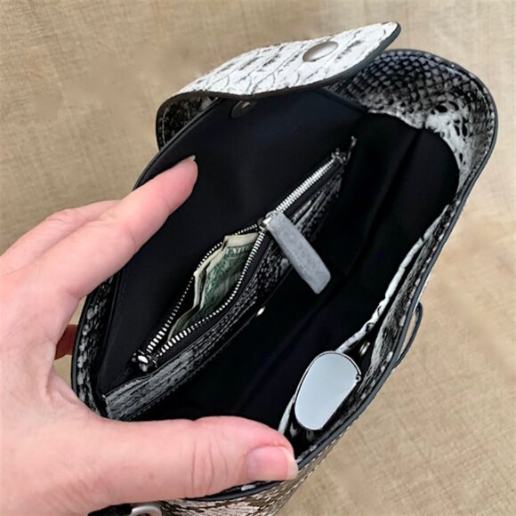 NEW DESIGNER NiniB SAVAGE B BLACK & WHITE SNAKE HANDBAG W/ SECRET COMPARTMENT - Picture 7 of 12